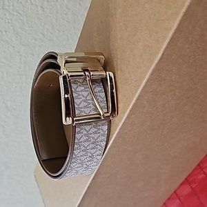 Michael Kors reversible belt